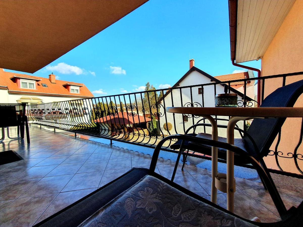 Eva Panzio Hotel Sarvar Exterior photo