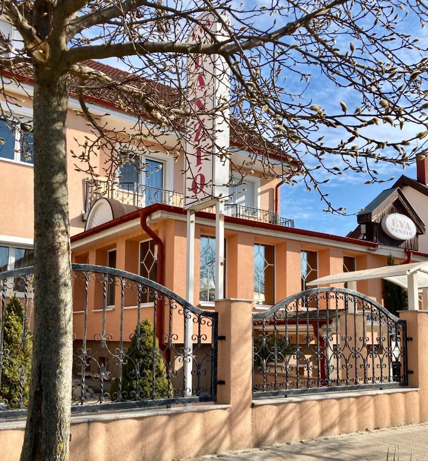 Eva Panzio Hotel Sarvar Exterior photo