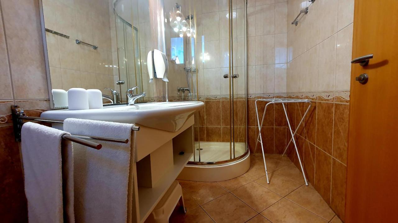 Eva Panzio Hotel Sarvar Exterior photo