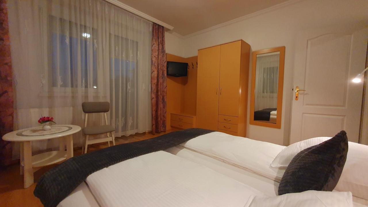 Eva Panzio Hotel Sarvar Exterior photo