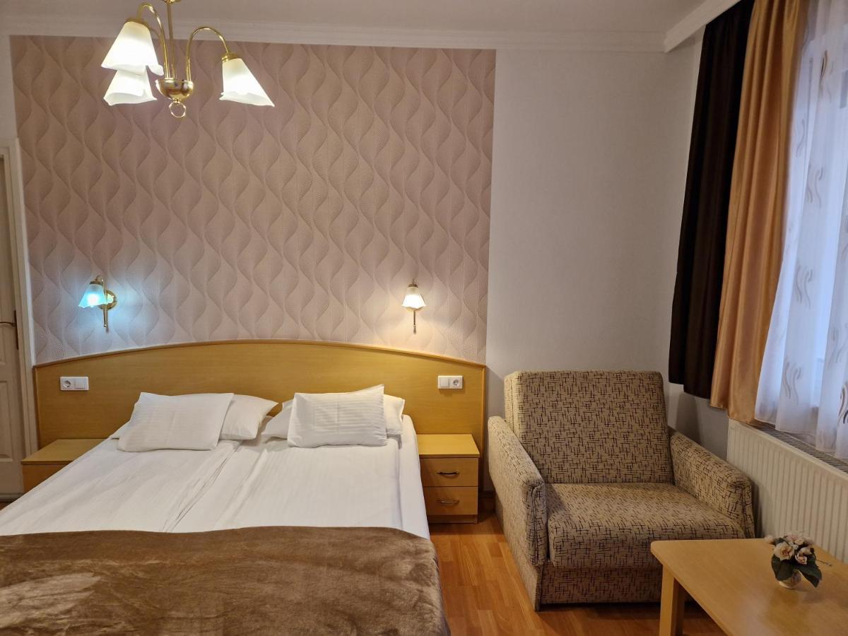 Eva Panzio Hotel Sarvar Exterior photo