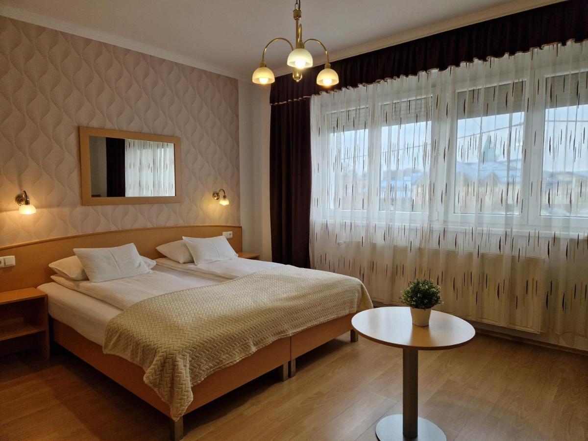 Eva Panzio Hotel Sarvar Exterior photo