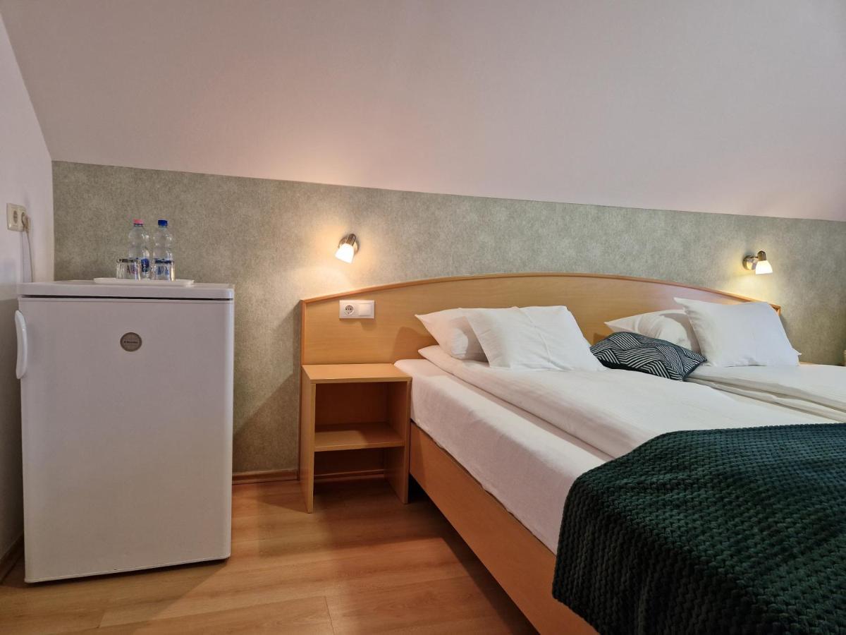 Eva Panzio Hotel Sarvar Exterior photo