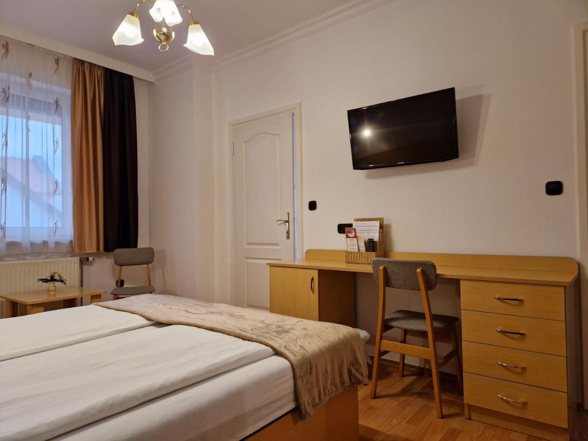 Eva Panzio Hotel Sarvar Exterior photo