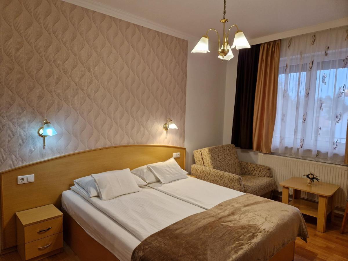Eva Panzio Hotel Sarvar Exterior photo