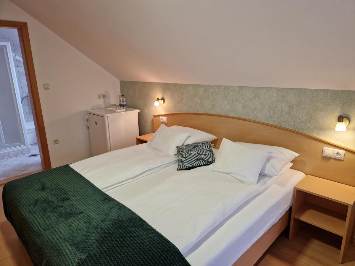 Eva Panzio Hotel Sarvar Exterior photo
