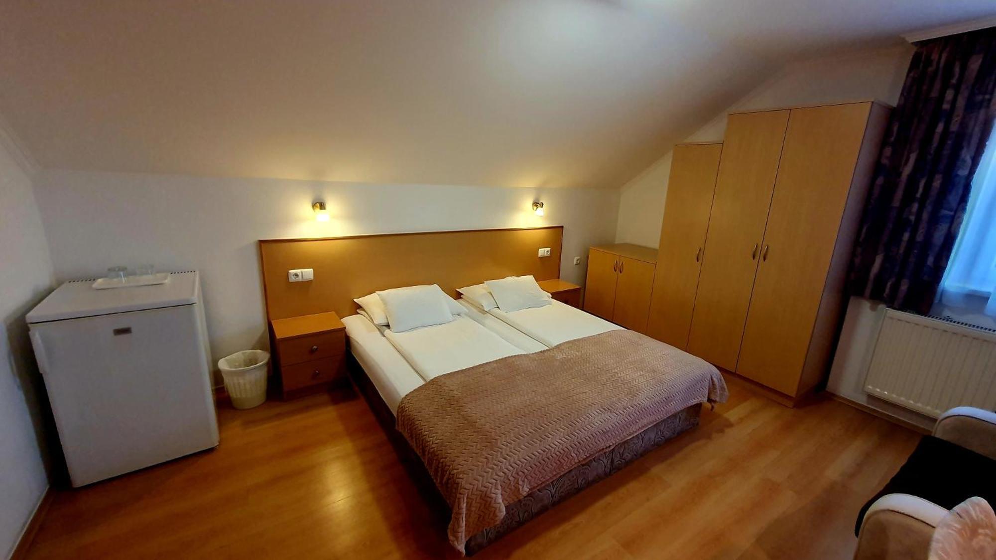 Eva Panzio Hotel Sarvar Exterior photo